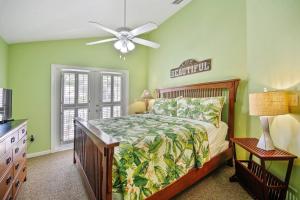 Letto o letti in una camera di Coral Palm by AvantStay Key West Walkable Gated Community Shared Pool