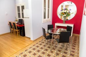 a dining room with a glass table and chairs at Center Gran Via in Barcelona