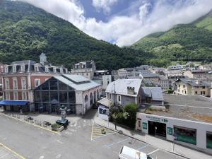 an aerial view of a town with a mountain at Appartement central à Cauterets, idéal pour 5 pers, animaux admis - FR-1-812-137 in Cauterets