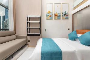 Letto o letti in una camera di 深圳华尔曼欢朋酒店公寓 罗湖水贝珠 宝城店