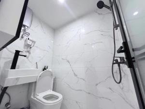 Bagno di 深圳华尔曼欢朋酒店公寓 罗湖水贝珠 宝城店