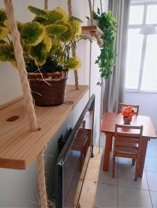 Televisyen dan/atau pusat hiburan di AP inteiro Bossa Nova Cozy Stay in Copacabana