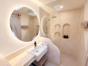 a bathroom with a sink and a mirror at Villa Vinodayan Uluwatu by LODGELINK BALI in Uluwatu +17 photos