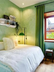 Postel nebo postele na pokoji v ubytování Yunzhu Healing Boutique B&B