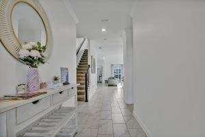 Фотография из галереи Magic Villa Retreat, walkable to the waterpark в Киссимми