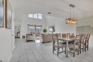 Гостиная зона в Magic Villa Retreat, walkable to the waterpark +62 фотографии