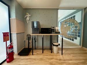 Køkken eller tekøkken på Bed-room at Suvarnabhumi Airport - Newly renovated