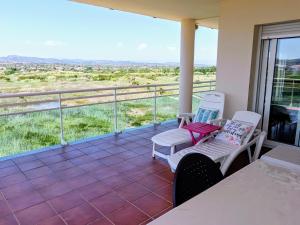 Ein Balkon oder eine Terrasse in der Unterkunft Ada Neptuno Apartamento, Aire acondicionado, WiFi, Piscinas, Parking