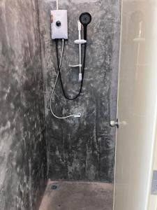 Ένα μπάνιο στο chill&dive hostel