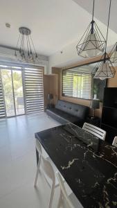 Istumisnurk majutusasutuses Lagoon view Family Suite in Pico De Loro Cove, Nasugbu