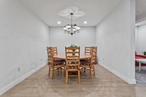 Posezení v ubytování Trail's End Lodge At Deer Valley Resort - Two Bedroom Residence With Den And Spa #103