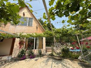 Zahrada ubytování Friendly Cottage with small Pool + 37 fotografií