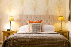 Llit o llits en una habitació de The Royal Oak Inn