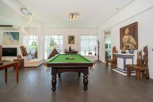 Τραπέζι μπιλιάρδου στο V195 Beach Front Phuket Villa 3BR Private Retreat