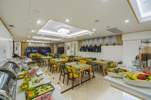 En restaurang eller annat matställe på Grand Naki Hotel