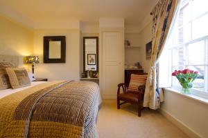 Ліжко або ліжка в номері The Royal Oak Inn
