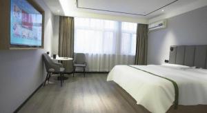 Voodi või voodid majutusasutuse GreenTree Inn LiaoCheng LinQing HaiShan Building Express Hotel toas