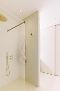 Phòng tắm tại JAMES AT12 - stunning luxury apartment downtown Antwerp