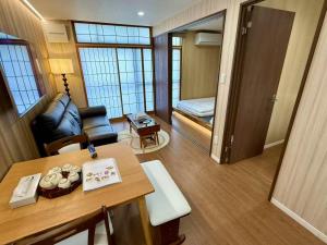 TOKYO SKYTREE HOUSE-Multiple room stylesにあるベッド