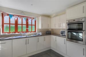 Dapur atau dapur kecil di 28 Barnes Meadow