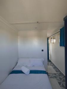 Giường trong phòng chung tại Grey Hound