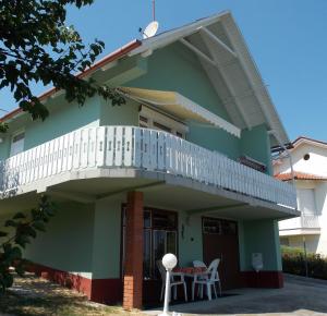 Το κτήριο όπου στεγάζεται  το δωμάτιο σε οικογενειακή κατοικία