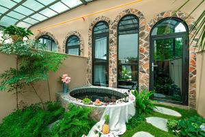 Zahrada ubytování Panda's Home Private Hot Spring Cinema Hotel