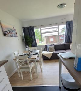 Χώρος καθιστικού στο Cosy Cabin - Bideford Bay Holiday Park