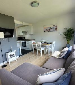 Η κουζίνα ή μικρή κουζίνα στο Cosy Cabin - Bideford Bay Holiday Park