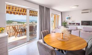 TV a/nebo společenská místnost v ubytování Apartments Villa Flamingo