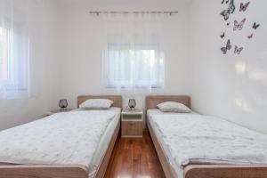Posteľ alebo postele v izbe v ubytovaní Apartman Dora Sukošan