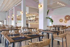 Restaurace v ubytování Wyndham Loutraki Poseidon Resort