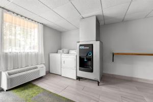 Dapur atau dapur kecil di Spark By Hilton Biloxi Ocean Springs