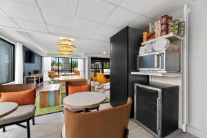 Dapur atau dapur kecil di Spark By Hilton Biloxi Ocean Springs