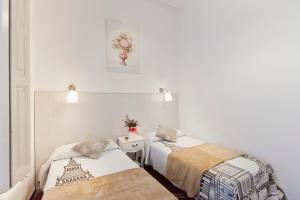 Posteľ alebo postele v izbe v ubytovaní Hostal Dragonflybcn