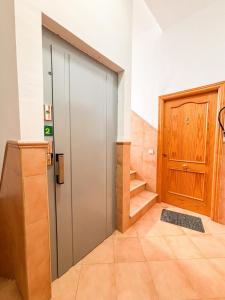 Posteľ alebo postele v izbe v ubytovaní Plz de la Merced Apartamentos Solera