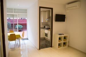 a kitchen and dining room with a table and chairs at Flat Barcelona in Barcelona