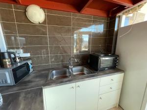 Eldhús eða eldhúskrókur á Amalthea Serenity Suite