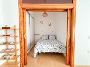 Posteľ alebo postele v izbe v ubytovaní Plz de la Merced Apartamentos Solera