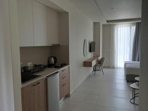 Kuchyň nebo kuchyňský kout v ubytování Lena Apartments