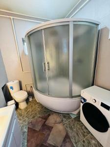 Ένα μπάνιο στο Nur Kyrgyz Guest House