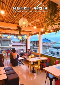 Posezení v ubytování THE PLACE Hostel Battambang