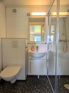 Koupelna v ubytování Oldevatn Camping