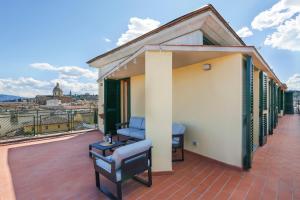 Balkón alebo terasa v ubytovaní Penthouse with big terrace in Oltrarno