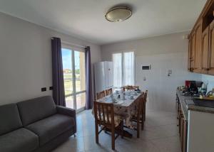 Η κουζίνα ή μικρή κουζίνα στο agriturismo nonna merj