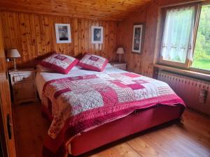 Ένα ή περισσότερα κρεβάτια σε δωμάτιο στο Casa Dora