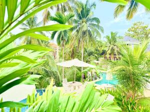Bazén v ubytování Kelingking Tropical nebo v jeho okolí