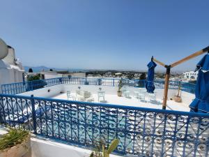 a balcony with a view of the ocean at Le fabuleux studio vue sur mer in Sidi Bou Saïd