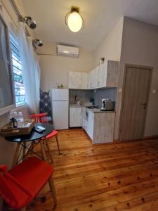 Kuchyň nebo kuchyňský kout v ubytování Closer "Central studio and Apartment"