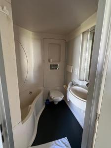 Kúpeľňa v ubytovaní Hotel Charme En Maconnais Fasthotel Macon Nord